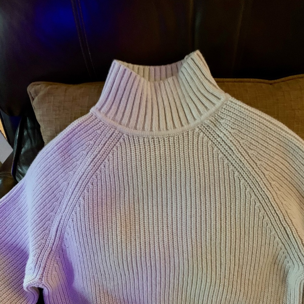 H&M ivory Cropped Mock! 💋 - Picture 2 of 5